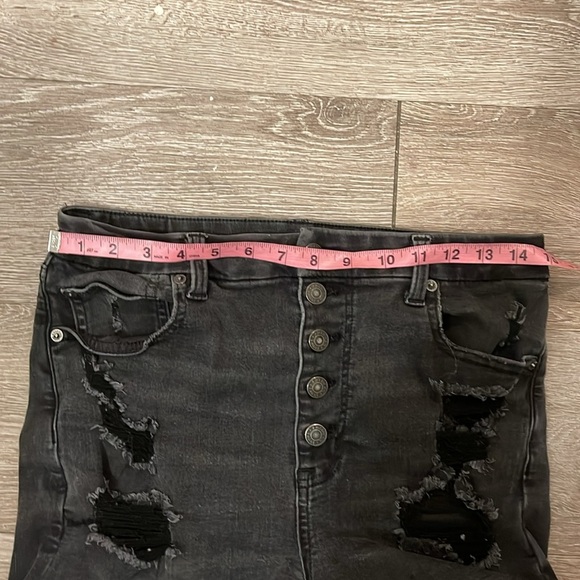 American Eagle super hi rise shortie stretchy button fly 12 distressed short - Picture 6 of 7